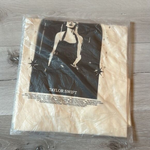 Taylor Swift, the Eris tour speak now T-shirt size L NWT - Picture 5 of 5